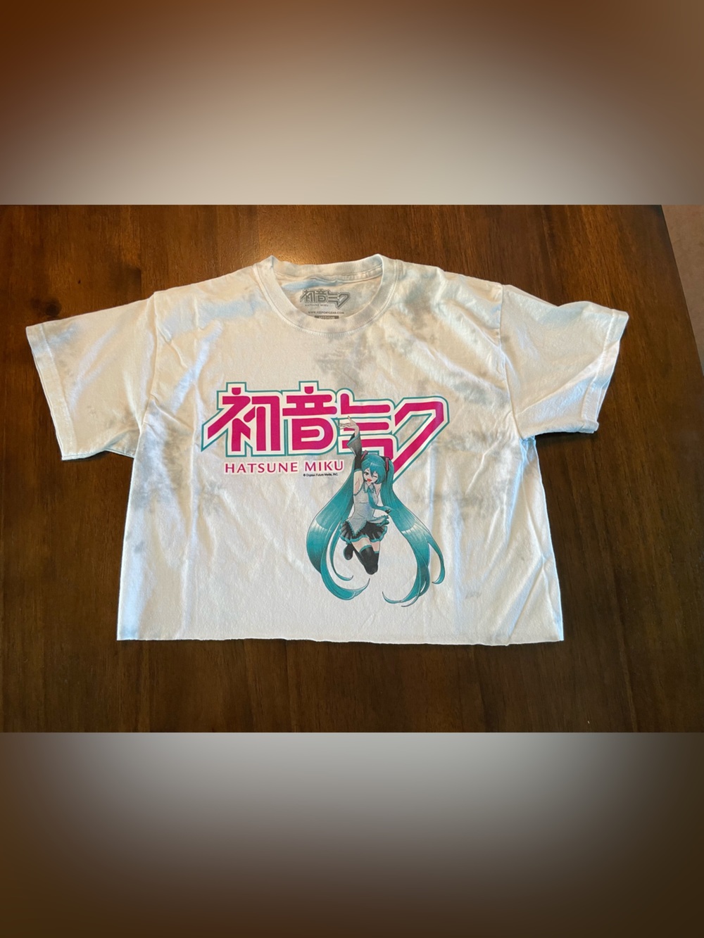 Hatsune Miku Anime white/grey tie dye crop t-shirt Women’s Medium